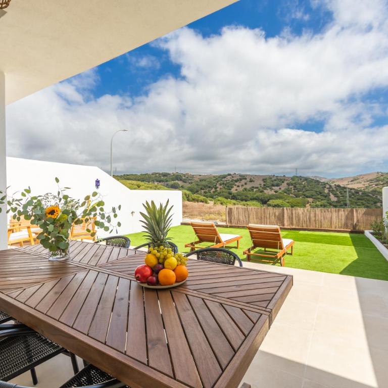 Large garden with countryside views, pool & WIFI - Apartamento de 2 dormitorios con vistas a la montaña - 27