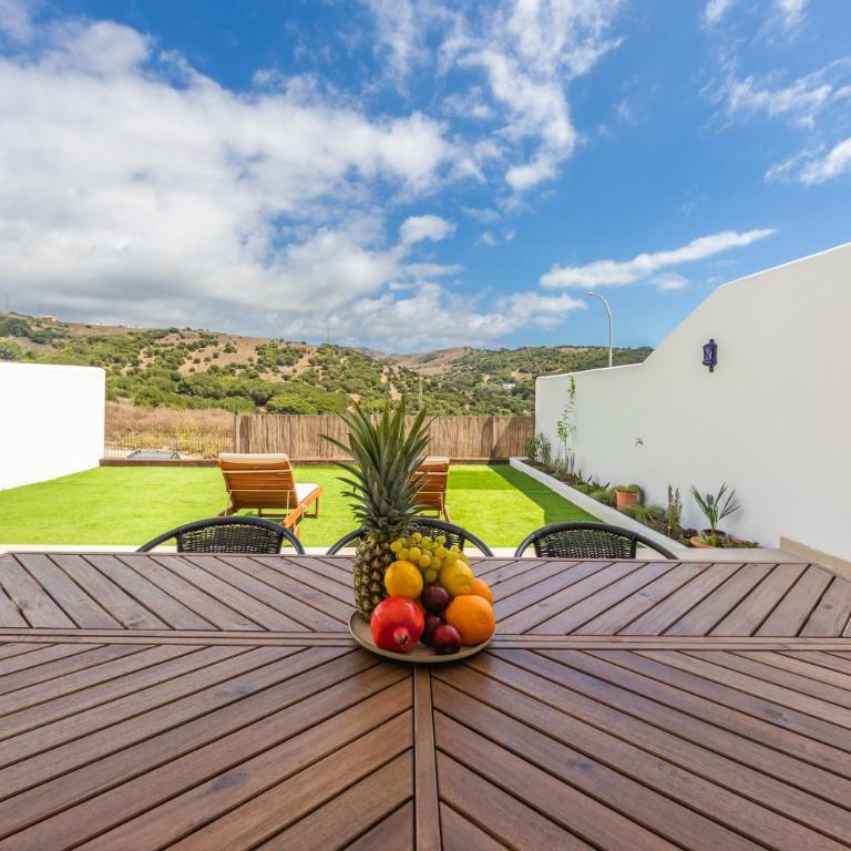 Large garden with countryside views, pool & WIFI - Apartamento de 2 dormitorios con vistas a la montaña - 3