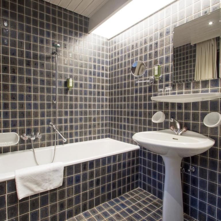 Hotel Garni Römerhof - Double Room with Balcony - 3