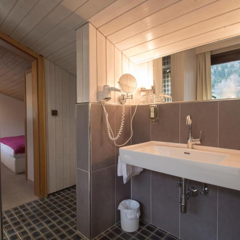 Hotel Garni Römerhof - Two-Bedroom Apartment with Balcony - 1