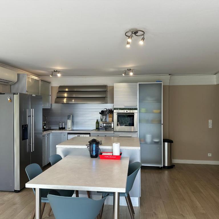 Appartement 3 chambres 130 m2 vue mer avec piscine Cap d'Ail Monaco - Appartement 3 Chambres - 27