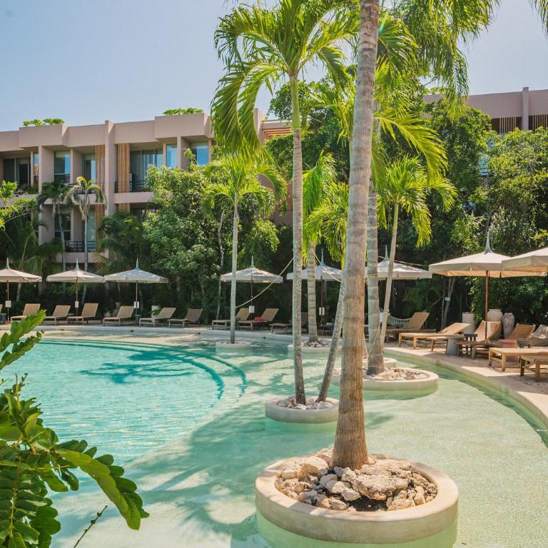 Divine 2BR w Pool Gym Yoga Classes Restaurant - One-Bedroom Apartment - 2
