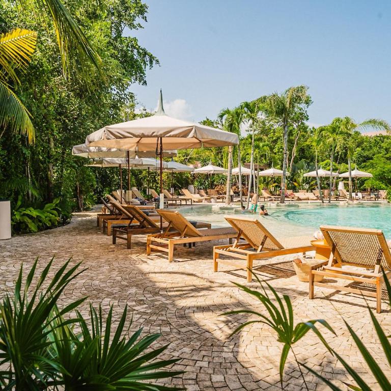 Divine 2BR w Pool Gym Yoga Classes Restaurant - One-Bedroom Apartment - 55