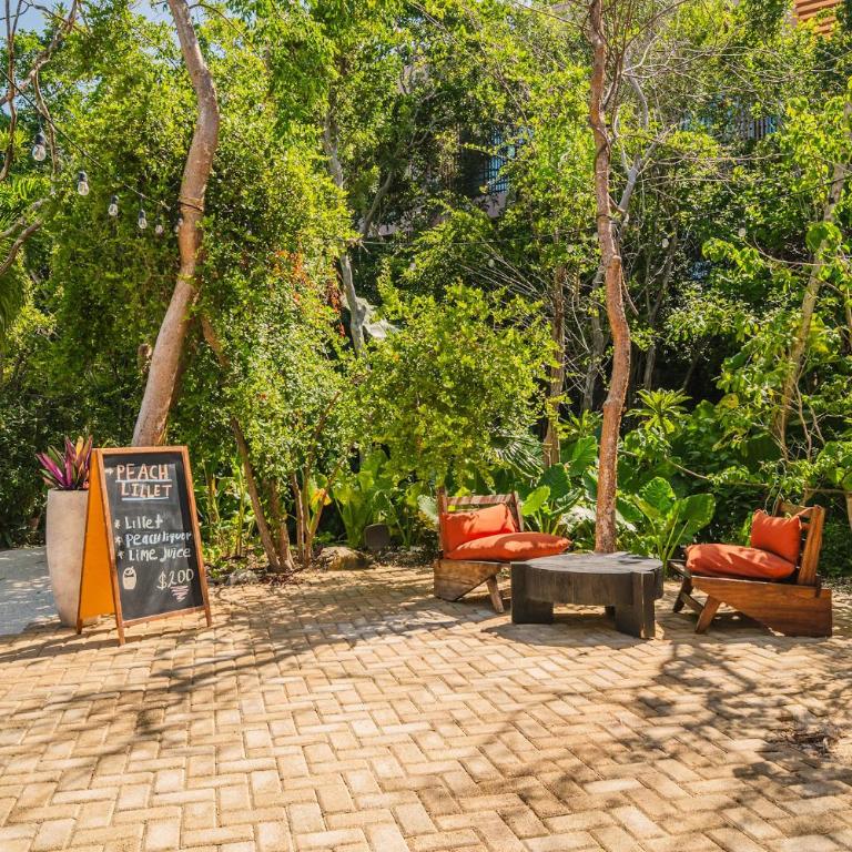 Divine 2BR w Pool Gym Yoga Classes Restaurant - One-Bedroom Apartment - 16