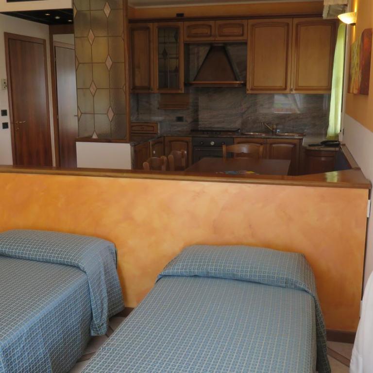 Albergo Al Cacciatore - Camera Familiare con Balcone - 10