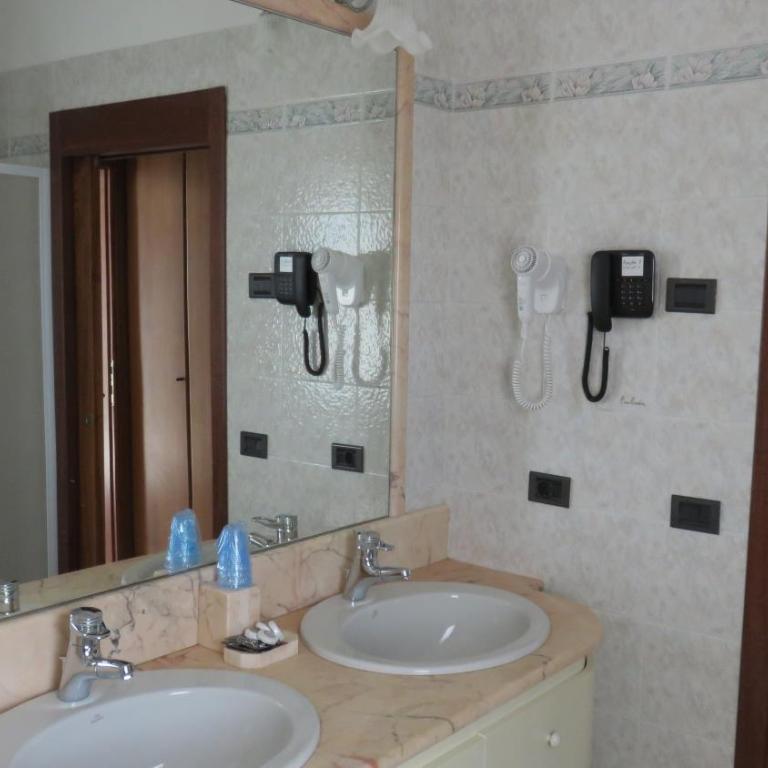 Albergo Al Cacciatore - Camera Familiare con Balcone - 3