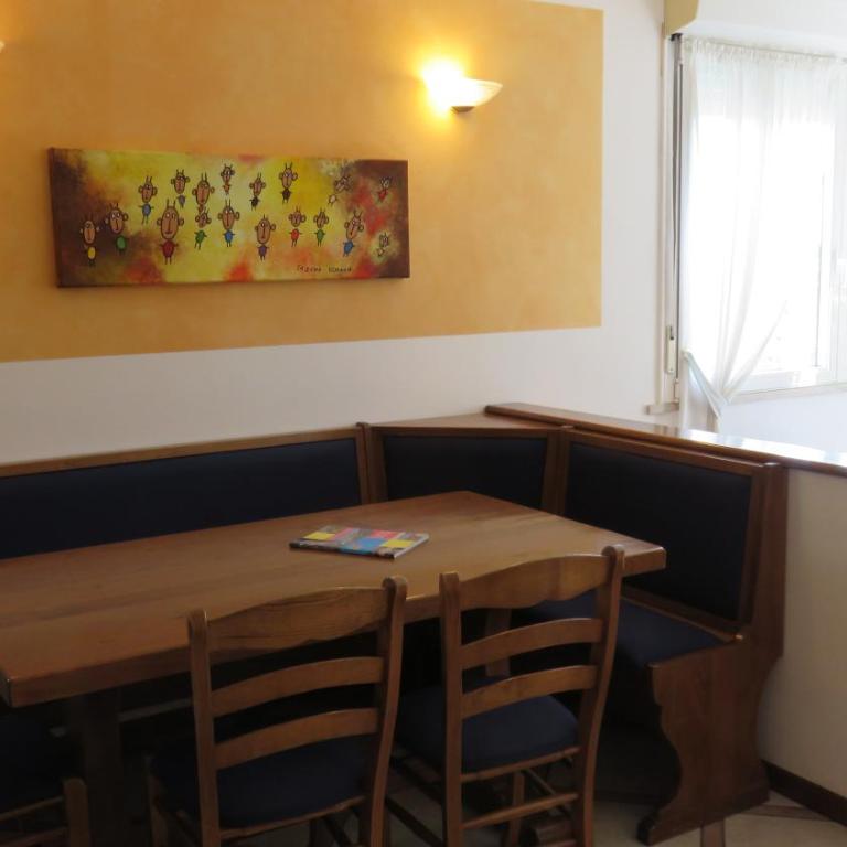 Albergo Al Cacciatore - Camera Familiare con Balcone - 9