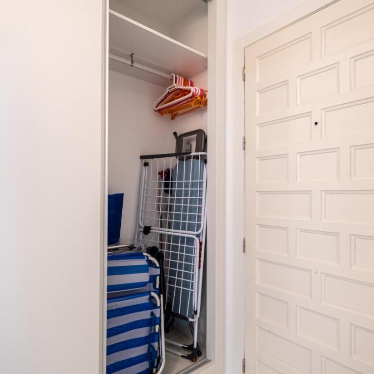 Calle Pedro Lorca Spacious Studio near Del Cura Beach , seafront with many reastoraunts, supermarket Masymas and pharmacy 24h - Studio Apartment - 25