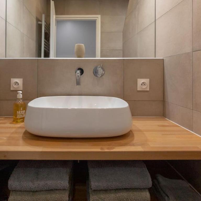 Superbe 2 pièces 56m2 rénové centre ville Negresco - Appartement 1 Chambre - 9