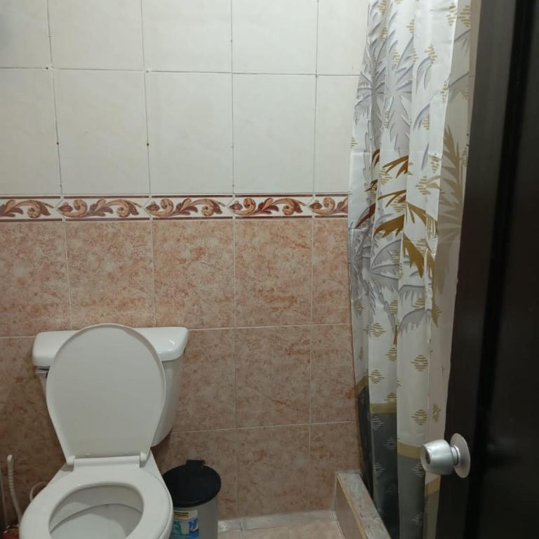 Aeropuerto el Dorado hospedaje - Habitación Doble con baño compartido - 7