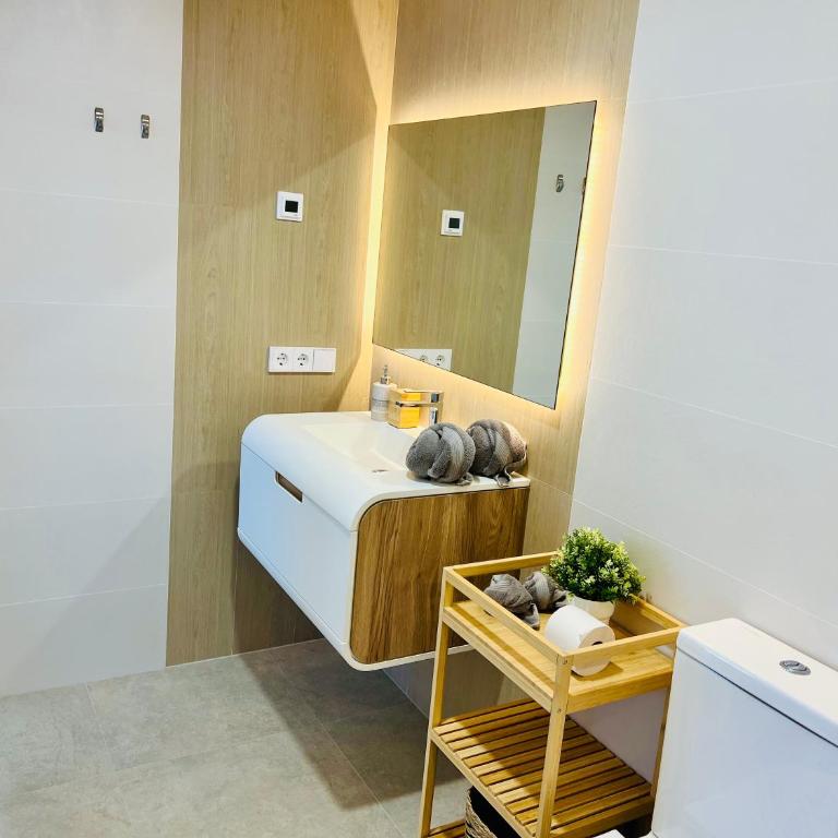 Super con gran terraza y vistas - Three-Bedroom Apartment - 14