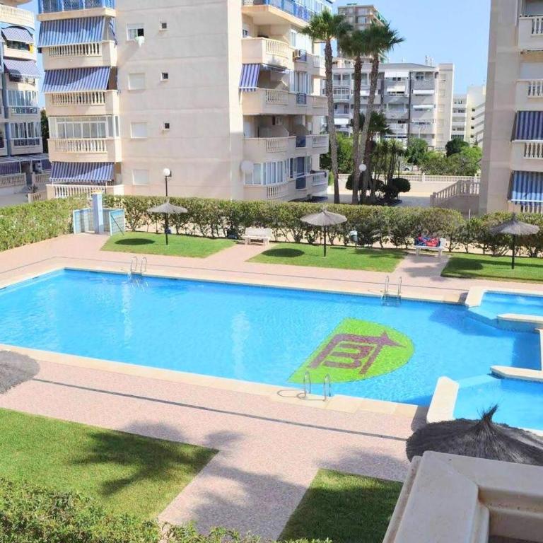 Apartamento con piscina, terraza y vistas al mar en Arenales del Sol - Apartamento - 2