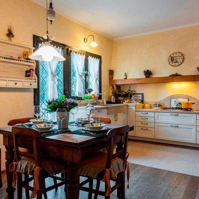 Hidden Patio - Three-Bedroom Apartment - 5