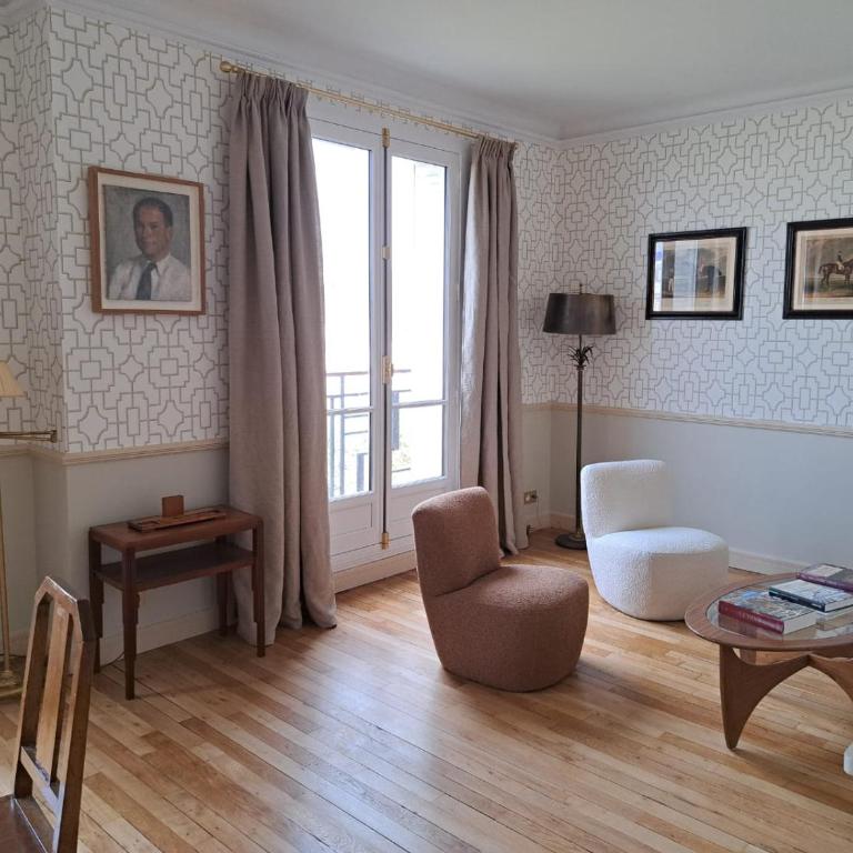 Bright & elegant appartment with view over Invalides, near St Germain des Prés - Appartement avec Vue et Balcon - 3