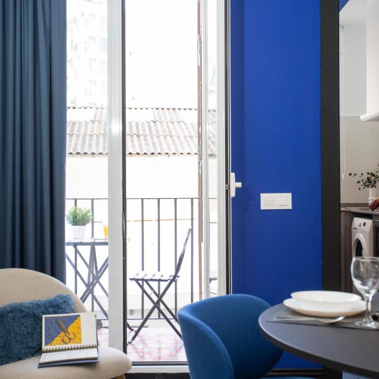 SingularStays Ca Iconic - Three-Bedroom Apartment with View - 38