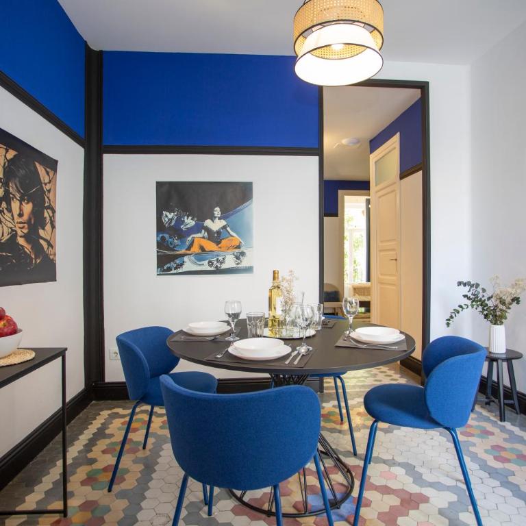 SingularStays Ca Iconic - Three-Bedroom Apartment with View - 27