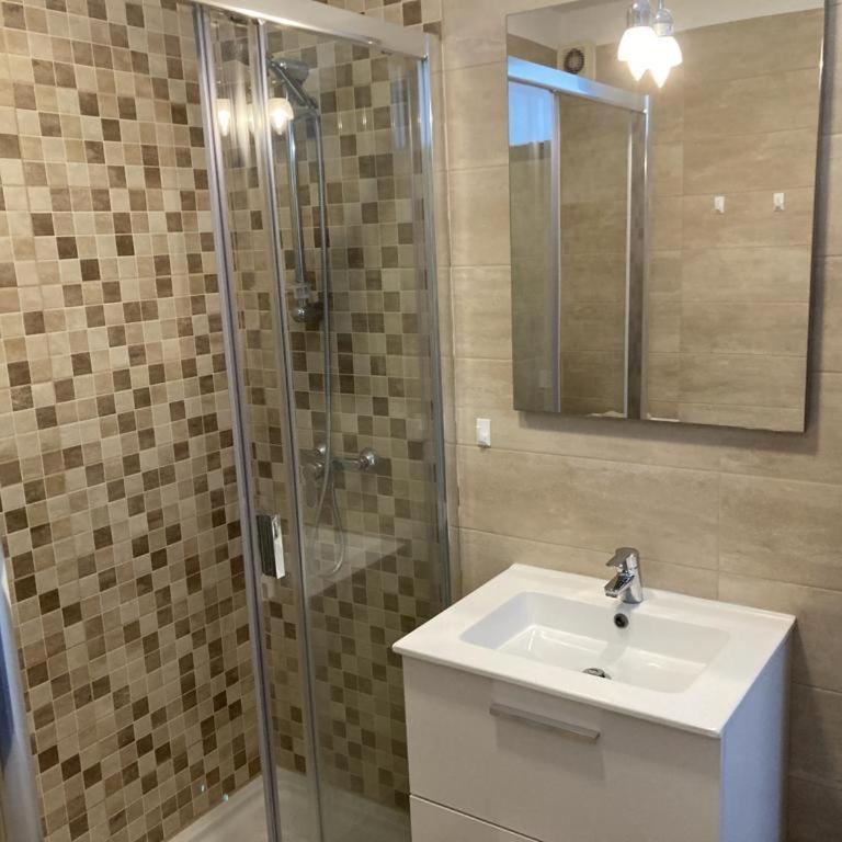 2-Bed Apartment in Arona Sleeps 5 w Outdoor Pool - Apartment - 11
