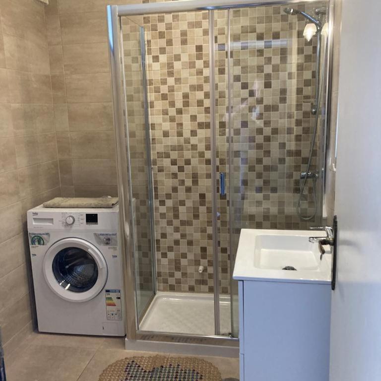 2-Bed Apartment in Arona Sleeps 5 w Outdoor Pool - Apartment - 14