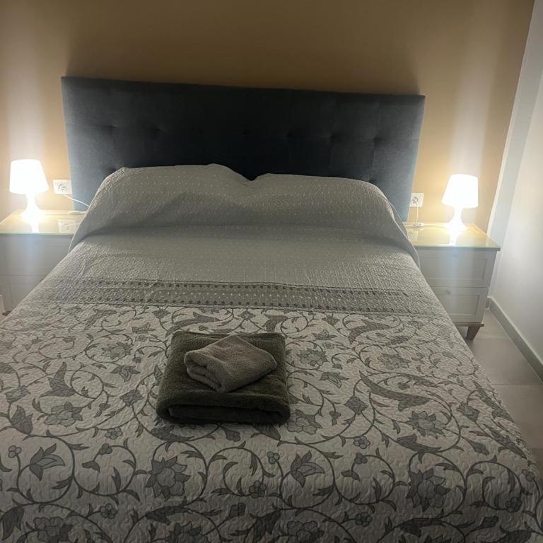 2-Bed Apartment in Arona Sleeps 5 w Outdoor Pool - Apartment - 10
