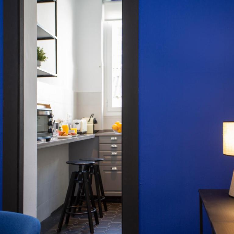 SingularStays Ca Iconic Living - Three-Bedroom Apartment with Balcony - 19