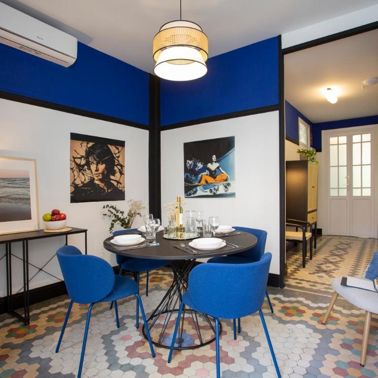 SingularStays Ca Iconic Living - Three-Bedroom Apartment with Balcony - 3