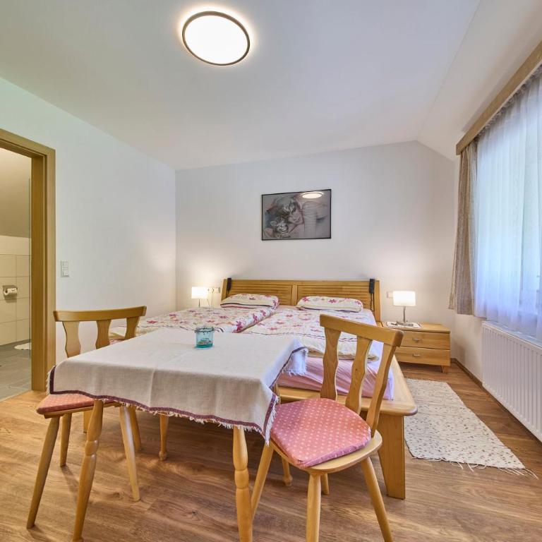 Krapflhof - Apartment mit 3 Schlafzimmern - 53