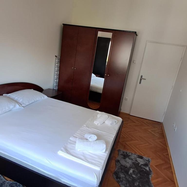 Central Lake Apartment - One-Bedroom Apartment - 1
