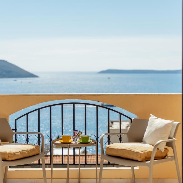 What a view! Apartment Herceg Novi - One-Bedroom Apartment with Balcony and Sea View - 1