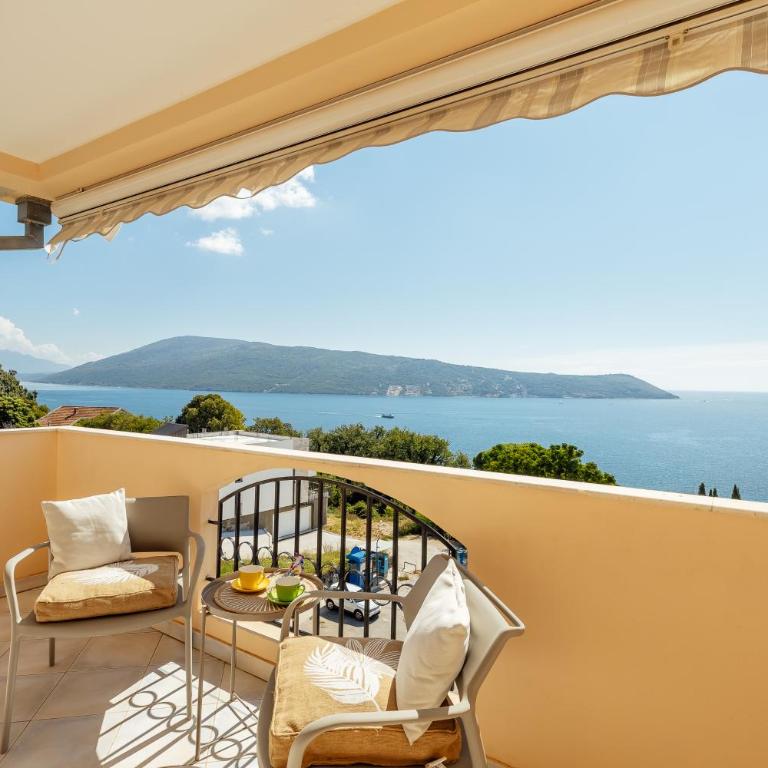 What a view! Apartment Herceg Novi - One-Bedroom Apartment with Balcony and Sea View - 30
