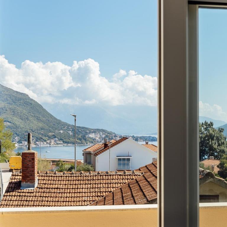 What a view! Apartment Herceg Novi - One-Bedroom Apartment with Balcony and Sea View - 23