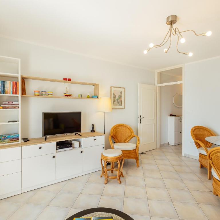 What a view! Apartment Herceg Novi - One-Bedroom Apartment with Balcony and Sea View - 10
