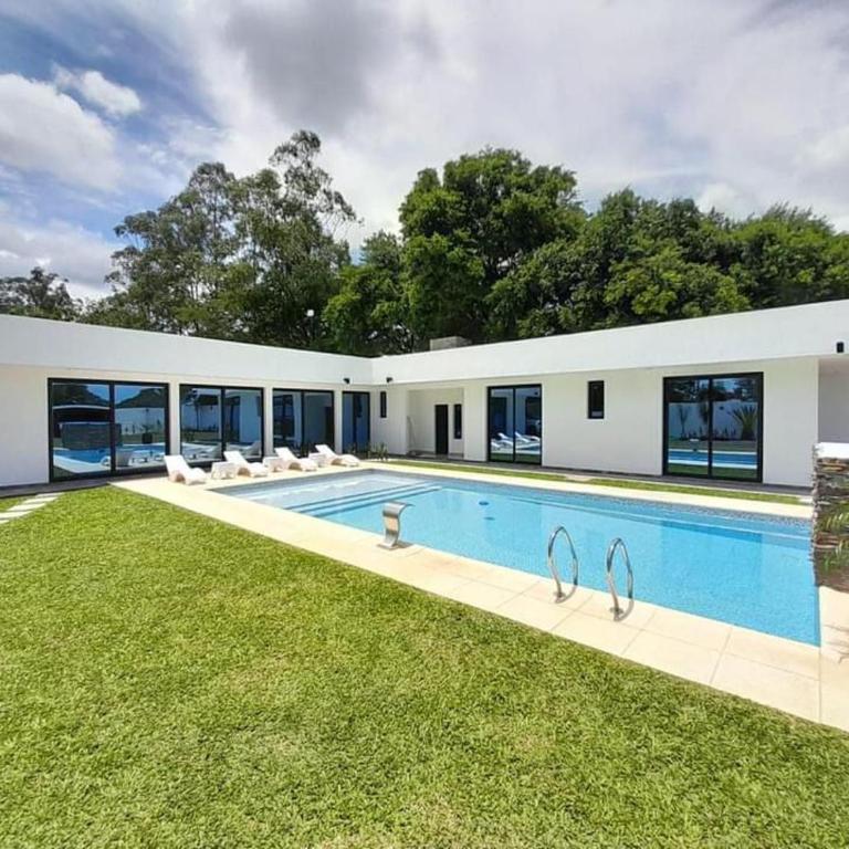 Espectacular Casa Quinta en Riachuelo Cts - Casa de 2 dormitorios - 1