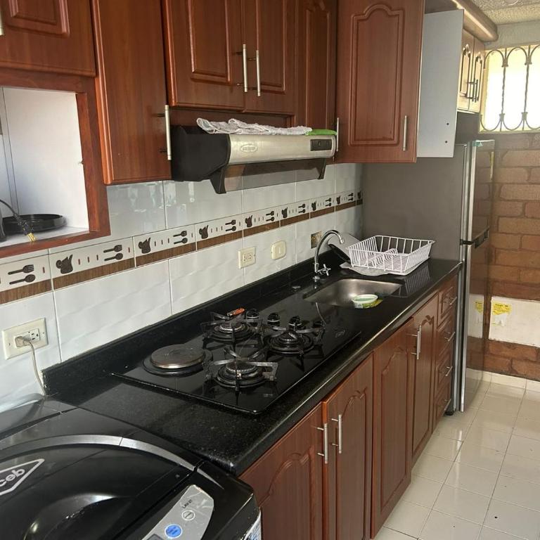 Apartamento acogedor cerca del aeropuerto - Apartamento de 3 dormitorios - 8