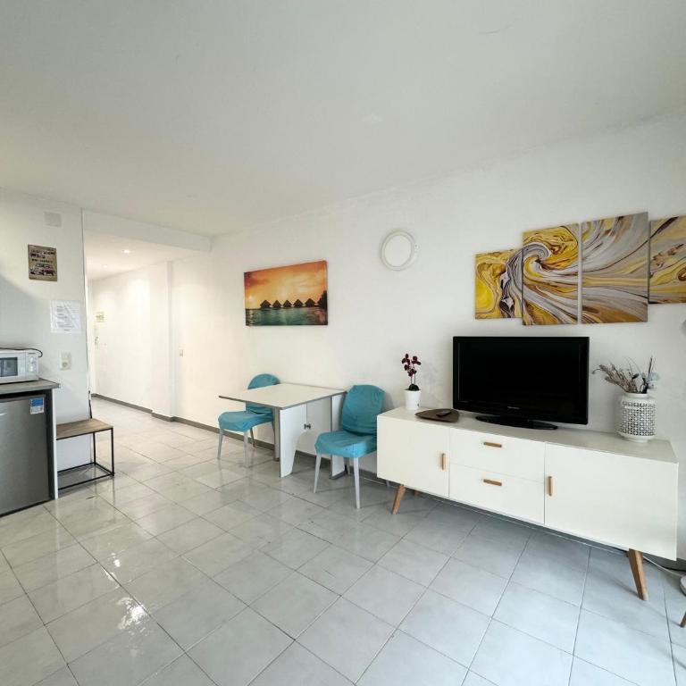 Apartsalou Argenta - One-Bedroom Apartment - 3
