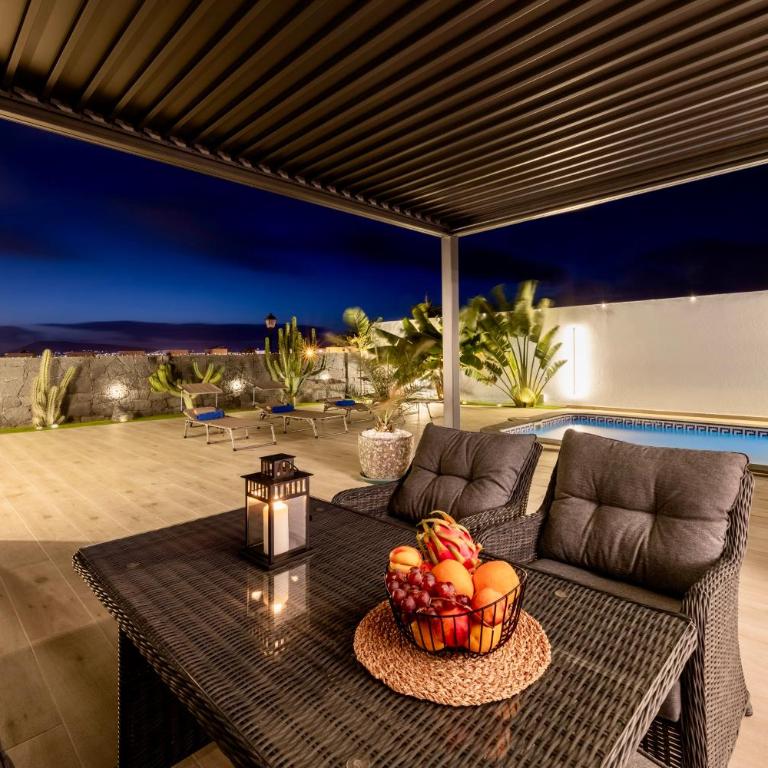 Villa Playa Blanca - Heated pool, AirCon - Villa with Private Pool - 17