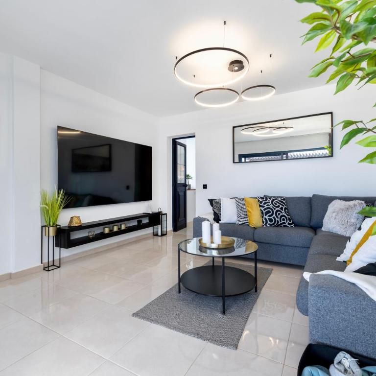 Villa Playa Blanca - Heated pool, AirCon - Villa with Private Pool - 20