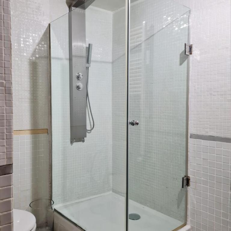 Ático en la Calle Fuencarrai con Gran Via - One-Bedroom Apartment - 14