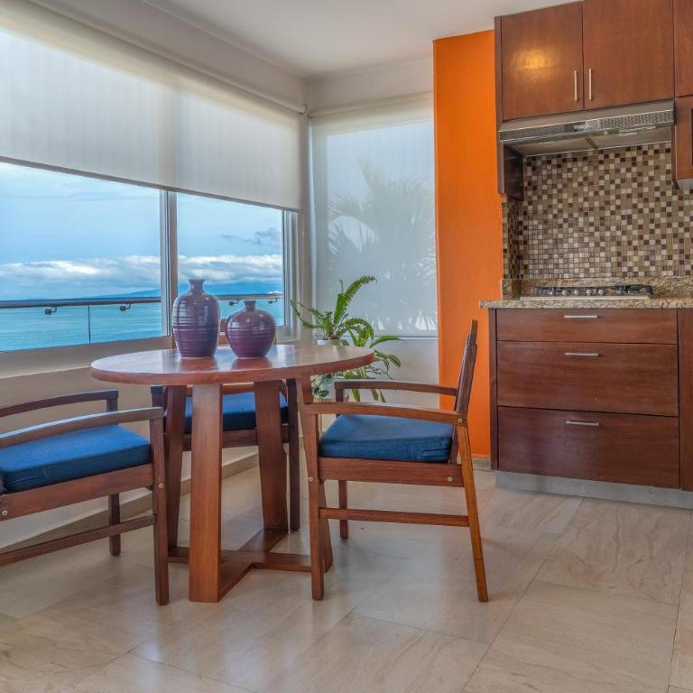 The Paramar Beachfront Boutique Hotel With Breakfast Included - Downtown Malecon - Ático Exclusivo de 2 dormitorios Casa Don Martin con piscina pequeña - 2 camas extragrandes - Frente a la playa - 4
