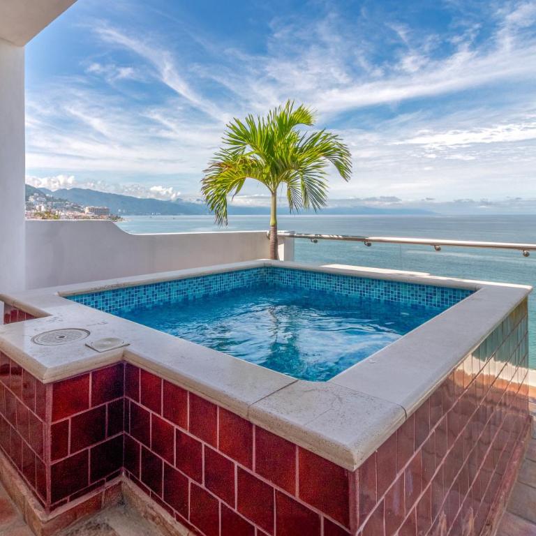 The Paramar Beachfront Boutique Hotel With Breakfast Included - Downtown Malecon - Ático Exclusivo de 2 dormitorios Casa Don Martin con piscina pequeña - 2 camas extragrandes - Frente a la playa - 10