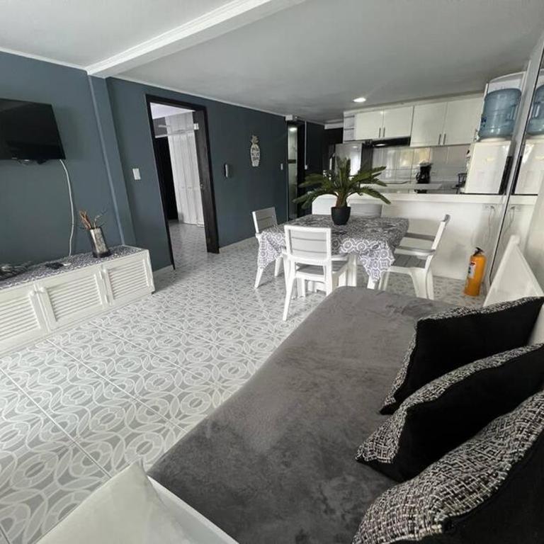 Relax Apt A 1 cuadra de playas - Apartamento de 1 Dormitorio con balcón y vistas a la ciudad - 9