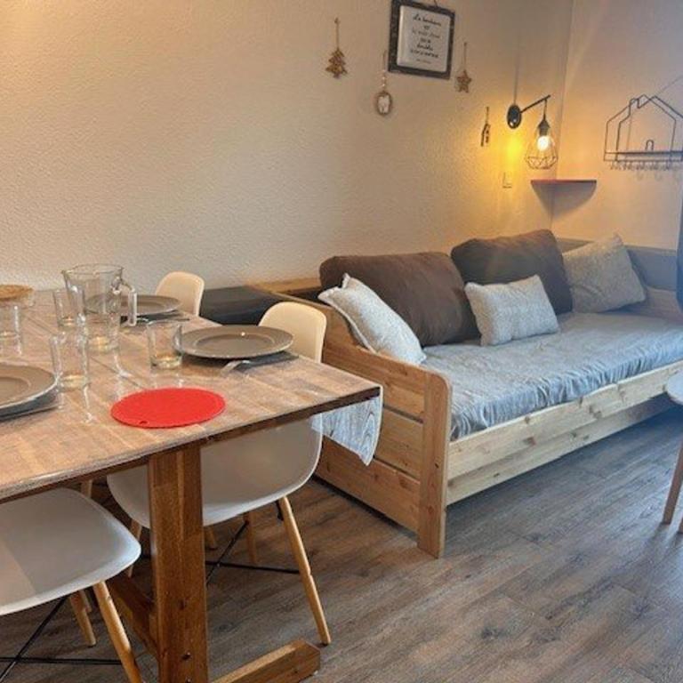 Studio cabine 5 pers à Risoul, pied des pistes et proche navette - FR-1-330-582 - Apartment - 1