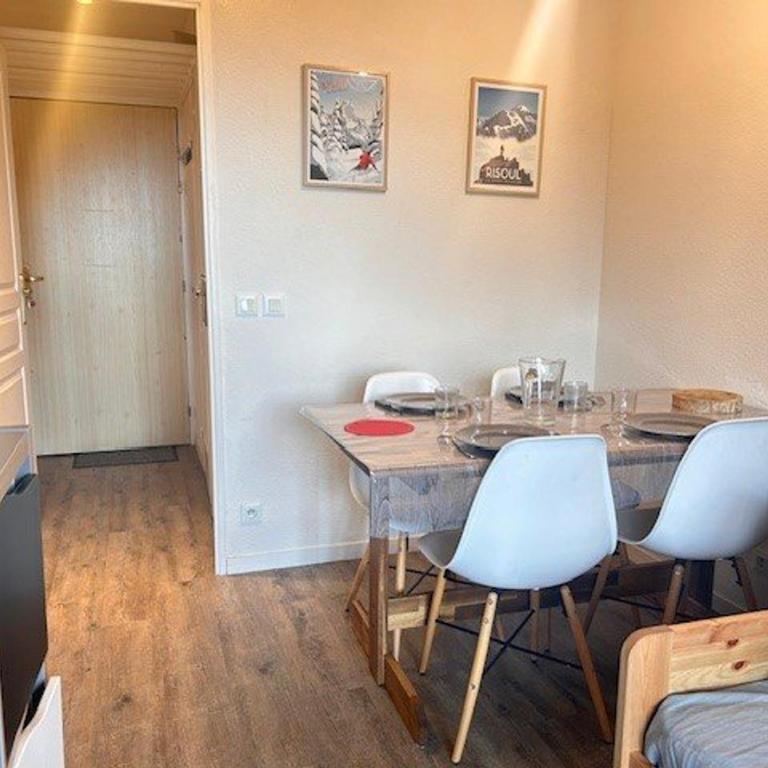 Studio cabine 5 pers à Risoul, pied des pistes et proche navette - FR-1-330-582 - Apartment - 4