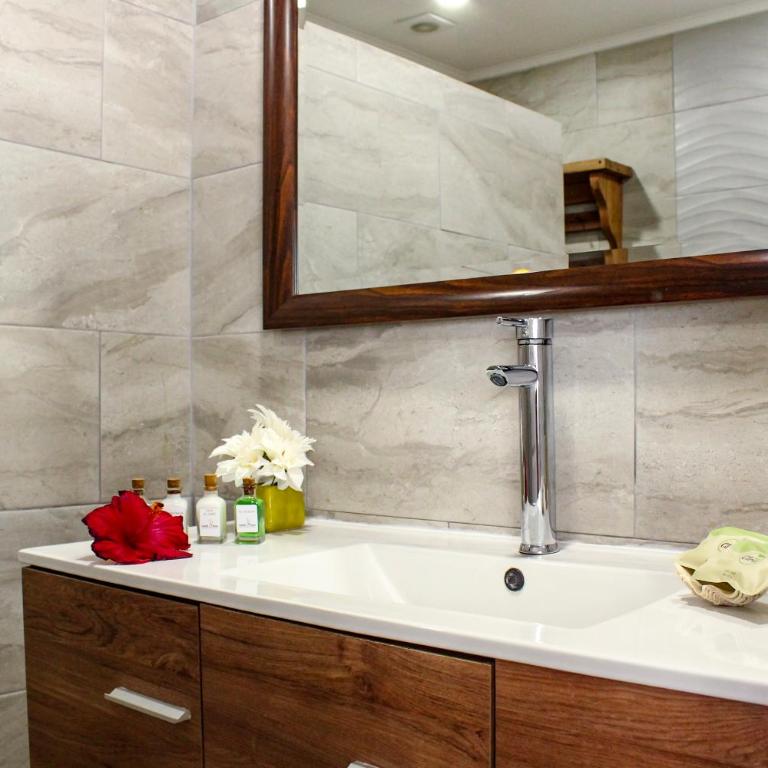 Hare Nua Hotel Boutique - Habitación Familiar - 6