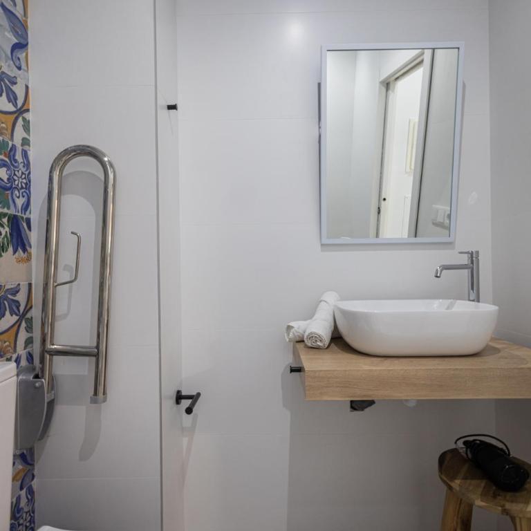 FLORIT FLATS - The Ceramic Apartments - Free Bikes - 4 Guest - PREMIUM LOCATION - Apartment - Ground Floor - 24