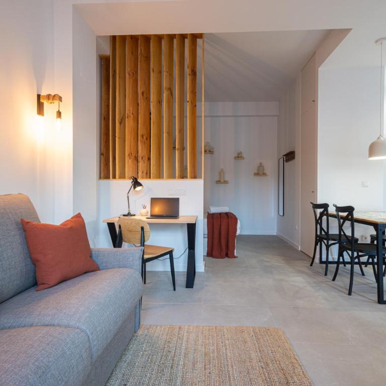 FLORIT FLATS - The Ceramic Apartments - Free Bikes - 4 Guest - PREMIUM LOCATION - One-bedroom Loft Apartment - 10