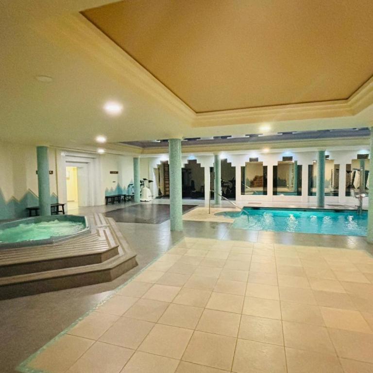 Ático dúplex, con piscina privada, jacuzzi y gimnasio - Casa de 4 dormitorios - 2