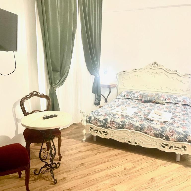 Cavour16 rent bedrooms - Camera King con Balcone - 12