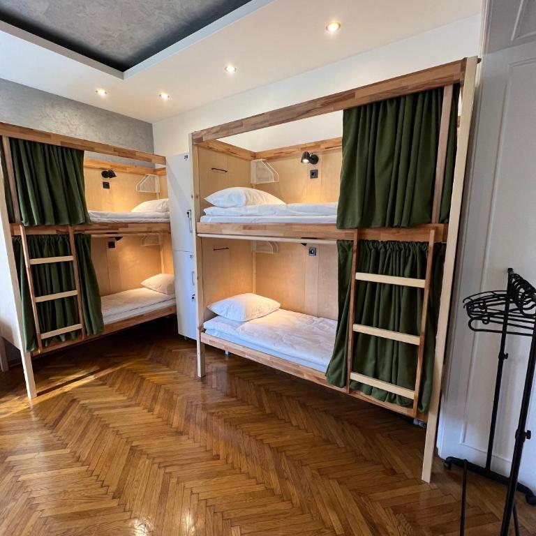 Cabbage Hostel - Bed in Male Dormitory Room - Bottom Bunk - 7