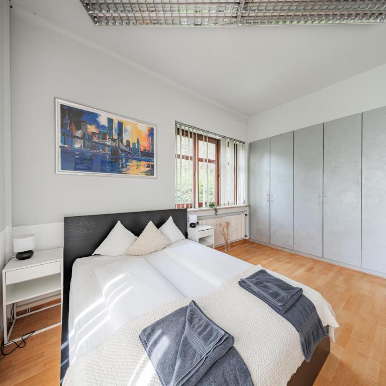 Bergblick Apartments - Camera Quadrupla con Bagno in Comune - 2