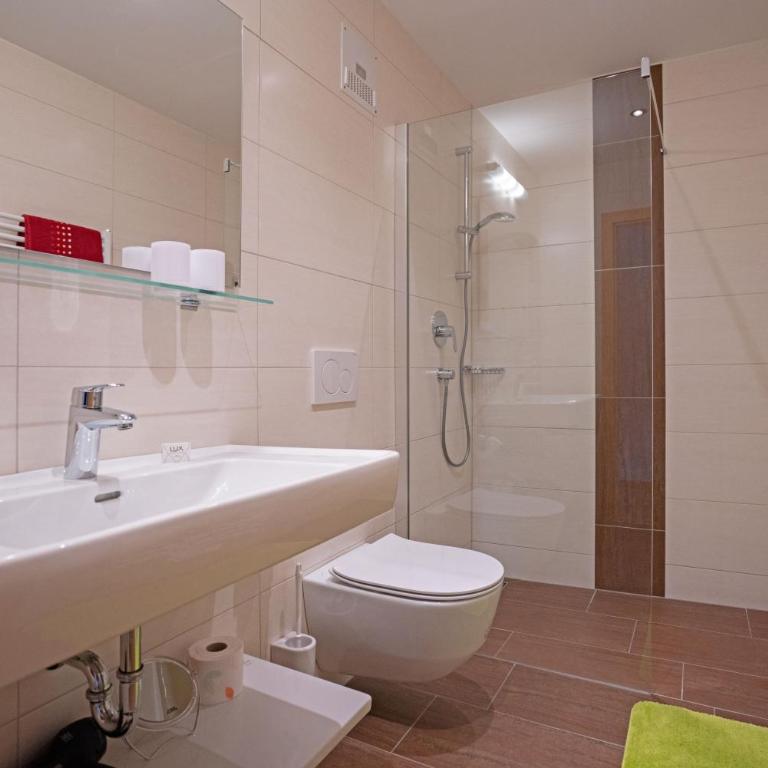 Haus Lackner am Weissensee in Kärnten - Doppelzimmer mit Balkon - 8